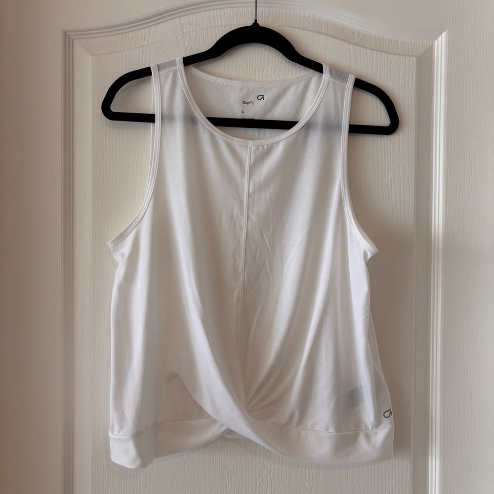 GapFit Breathe Twist-Front Tank Top